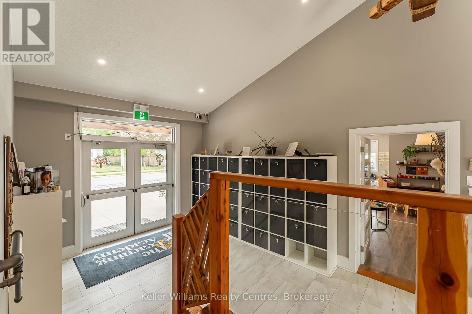 569 CATHERINE STREET Image 12