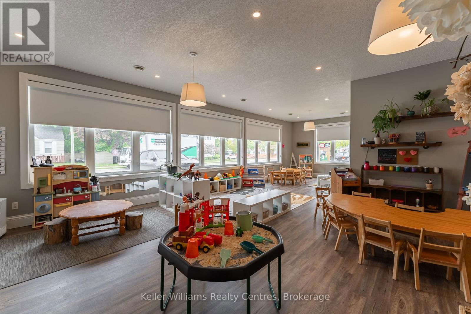 569 CATHERINE STREET Image 13