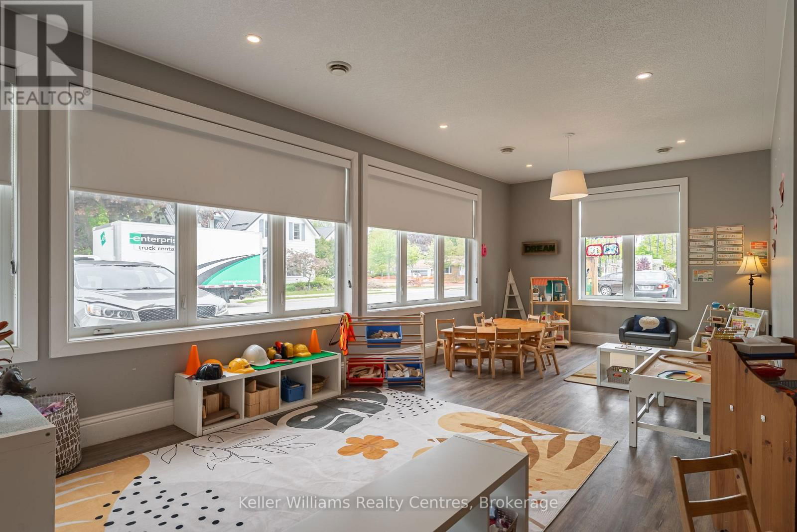 569 CATHERINE STREET Image 15