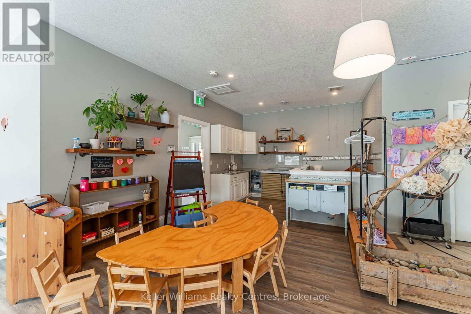 569 CATHERINE STREET Image 16