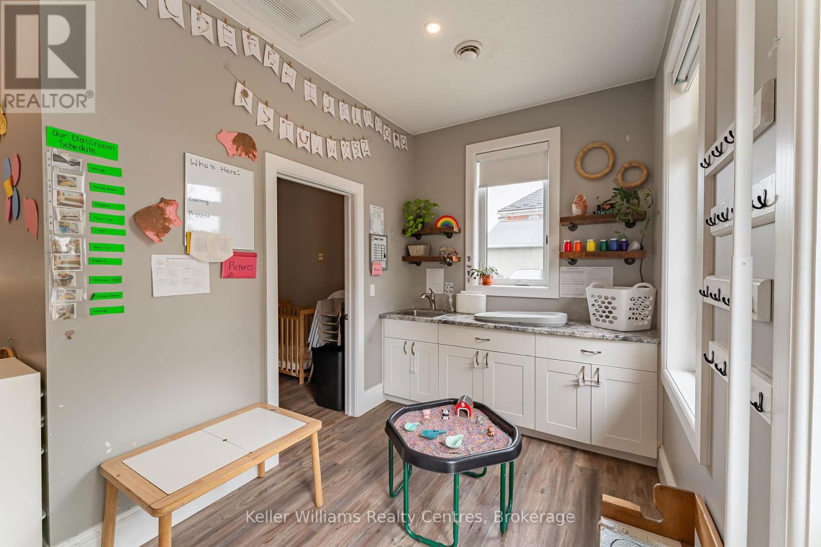 569 CATHERINE STREET Image 20