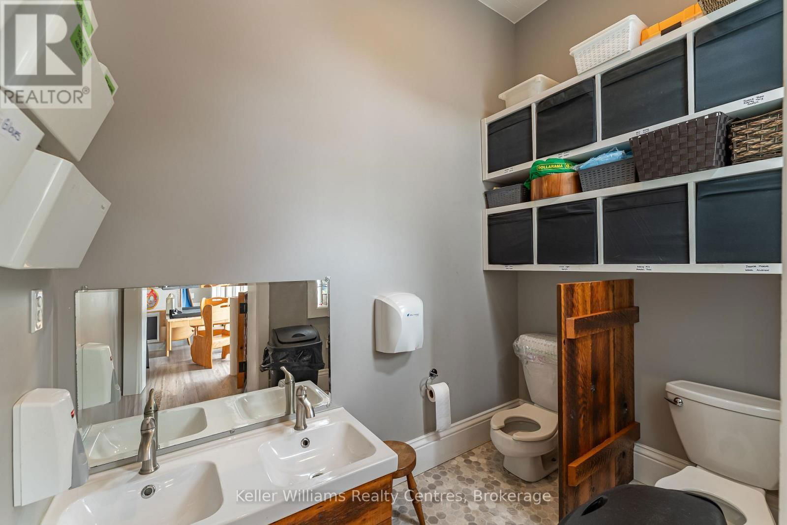 569 CATHERINE STREET Image 28