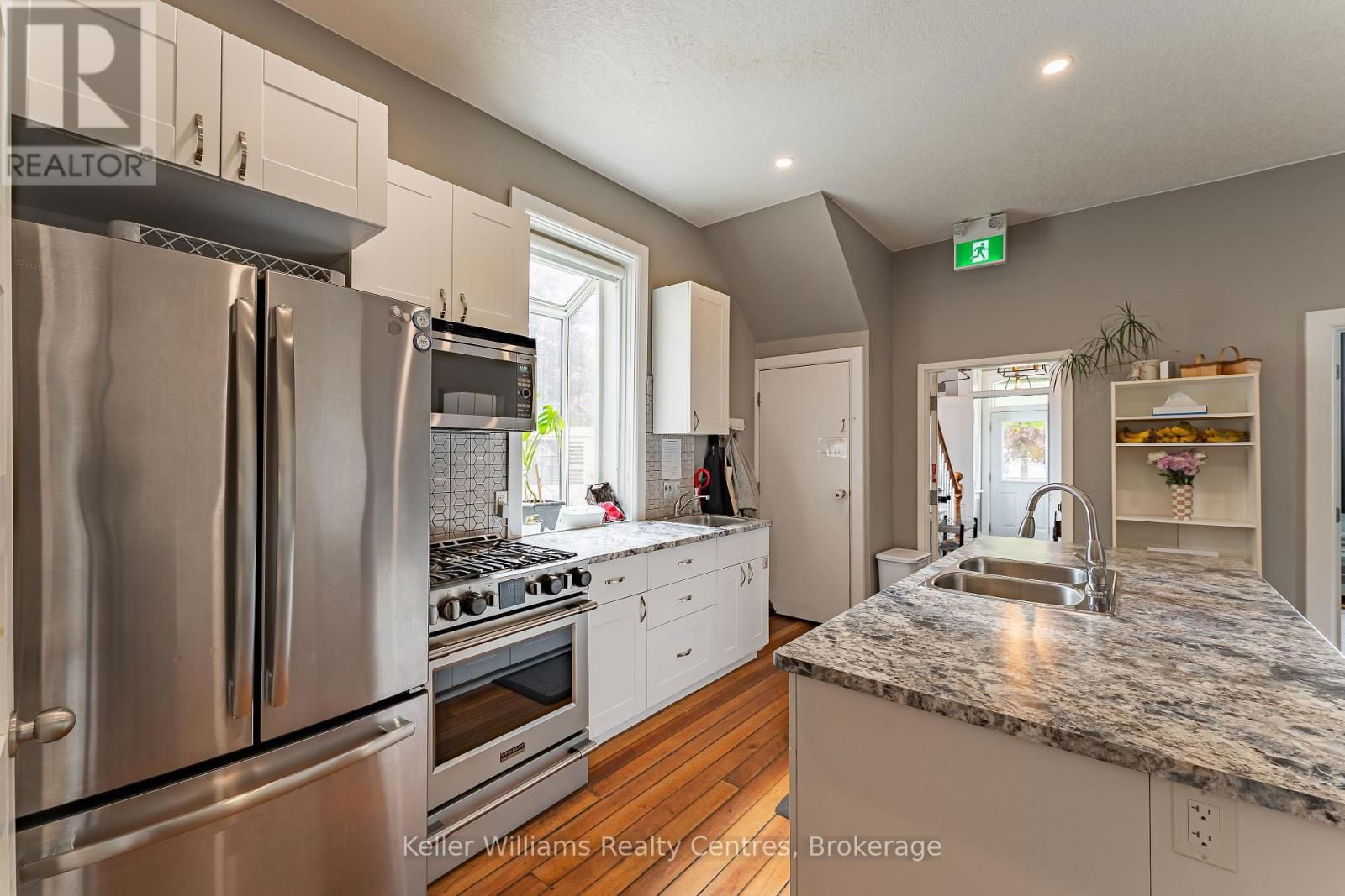 569 CATHERINE STREET Image 29