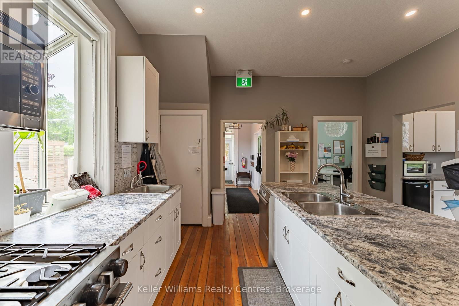569 CATHERINE STREET Image 30