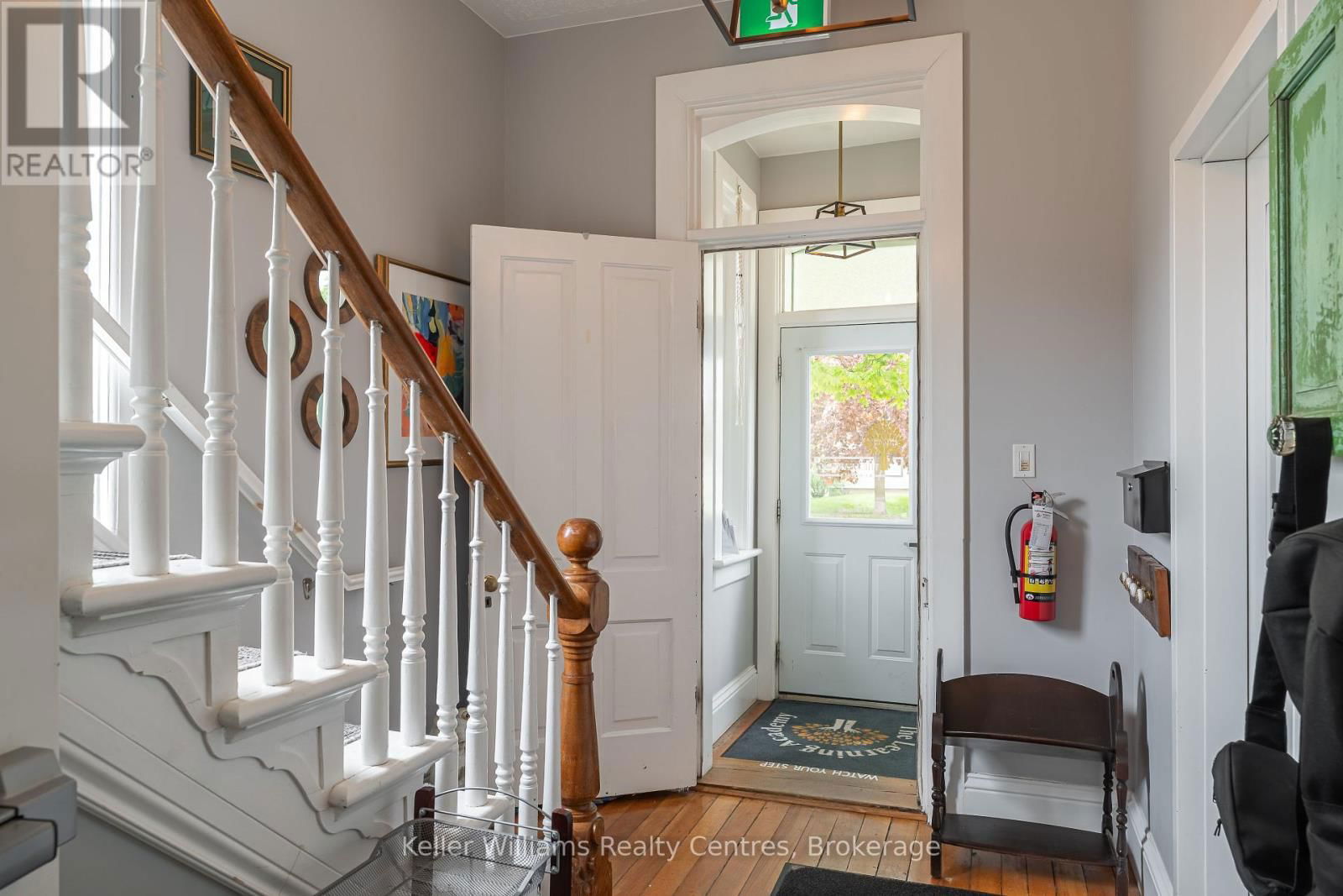569 CATHERINE STREET Image 35