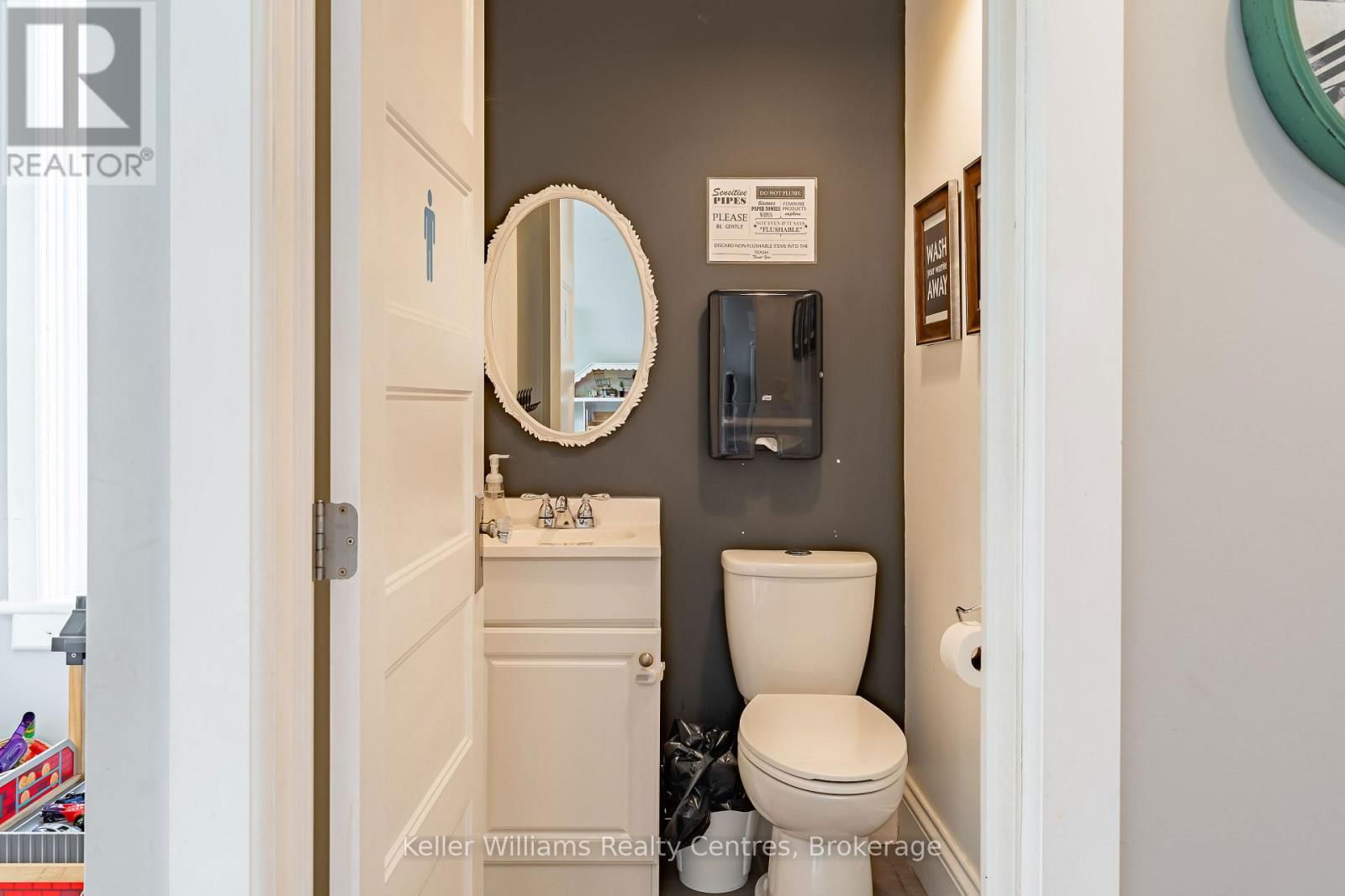 569 CATHERINE STREET Image 41