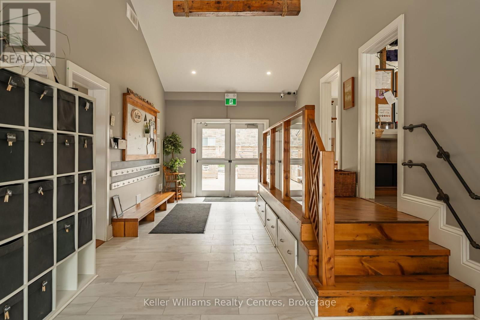 569 CATHERINE STREET Image 9