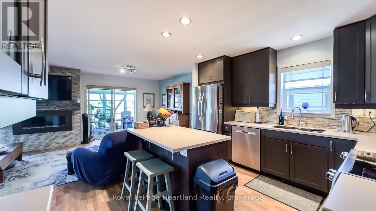 46 ALGONQUIN LANE Image 10