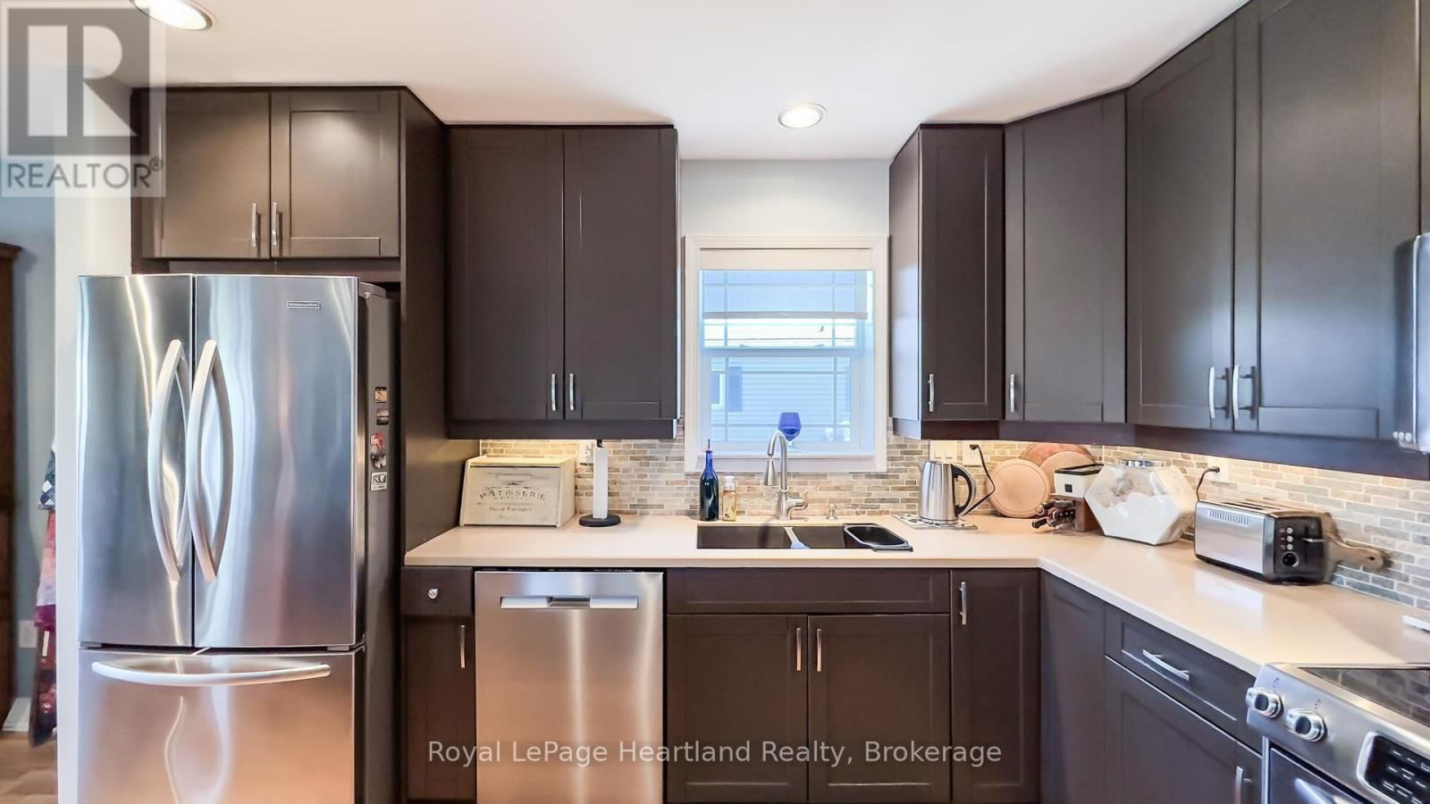 46 ALGONQUIN LANE Image 11