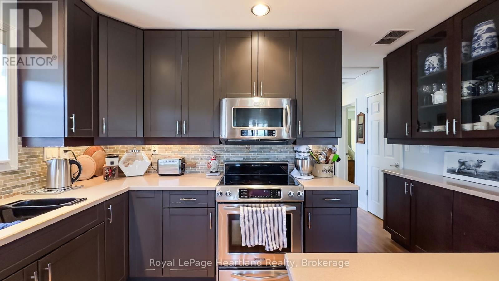 46 ALGONQUIN LANE Image 14