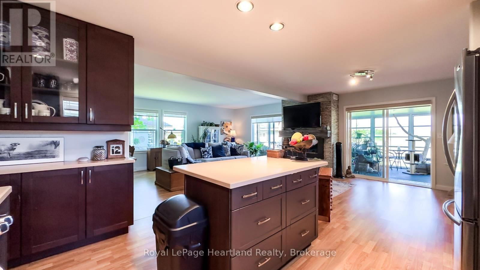 46 ALGONQUIN LANE Image 15