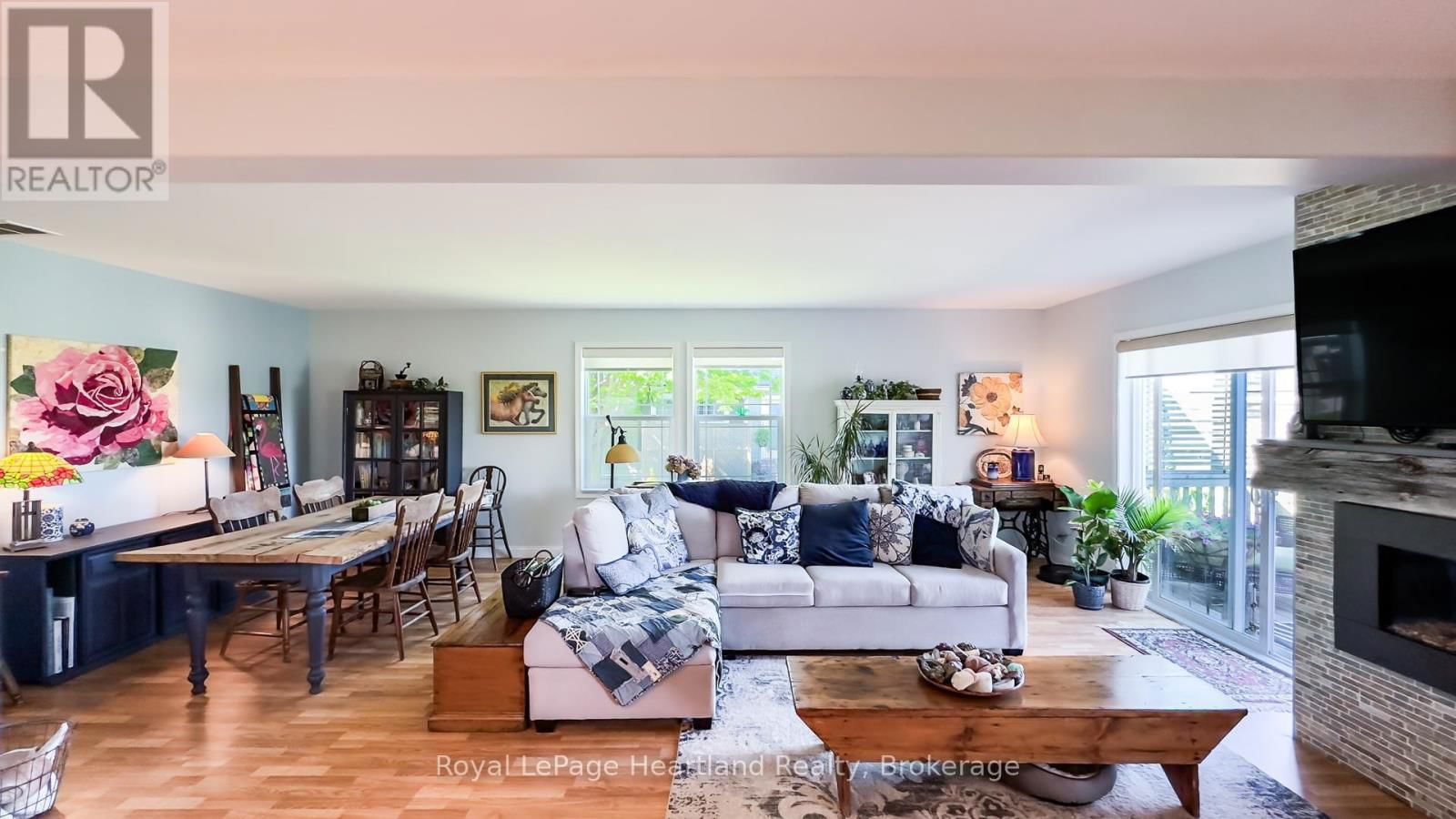46 ALGONQUIN LANE Image 17
