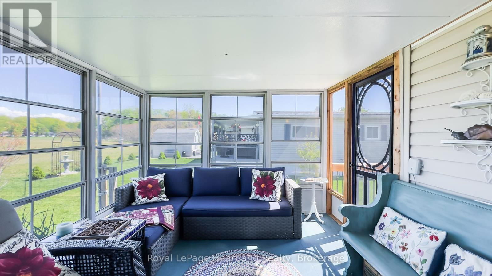 46 ALGONQUIN LANE Image 32