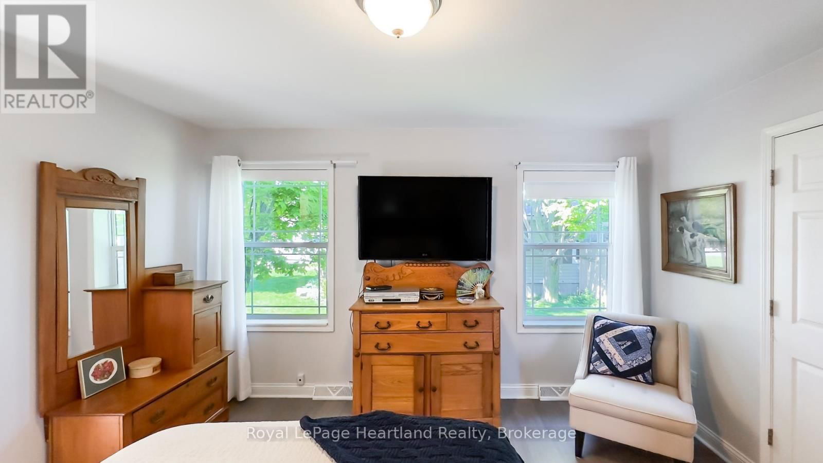 46 ALGONQUIN LANE Image 38