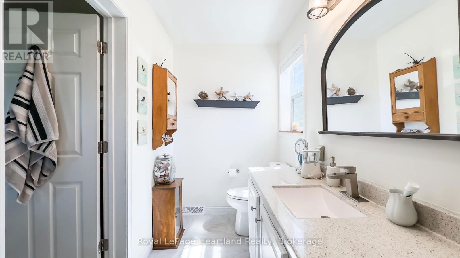 46 ALGONQUIN LANE Image 43