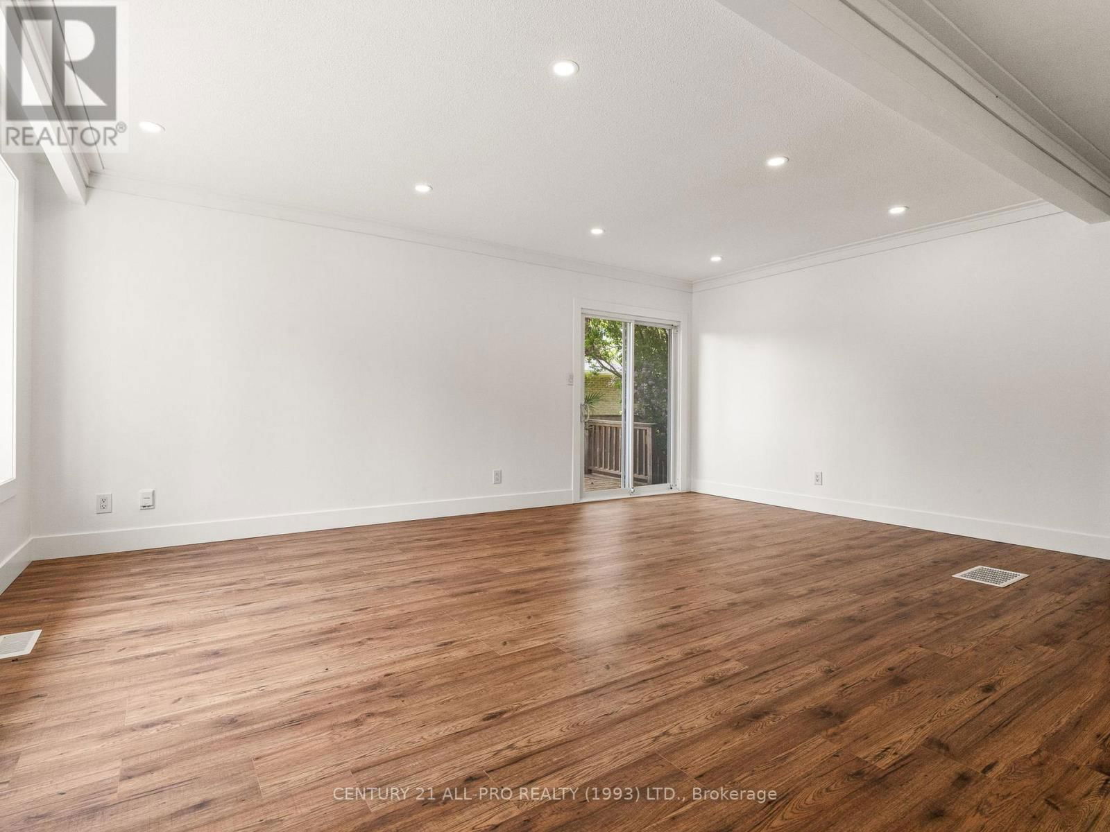 46 MEREDITH CRESCENT Image 12