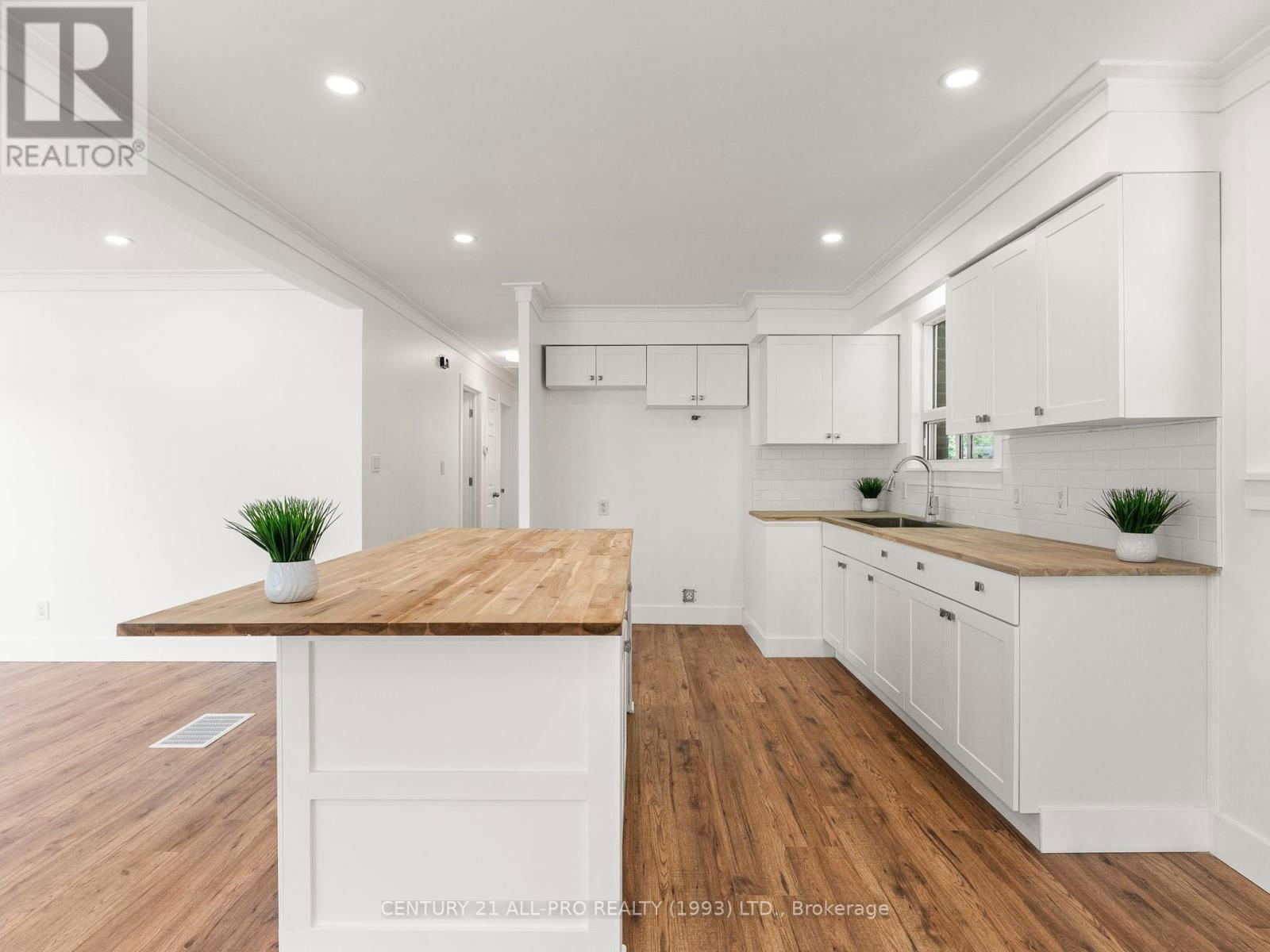 46 MEREDITH CRESCENT Image 16