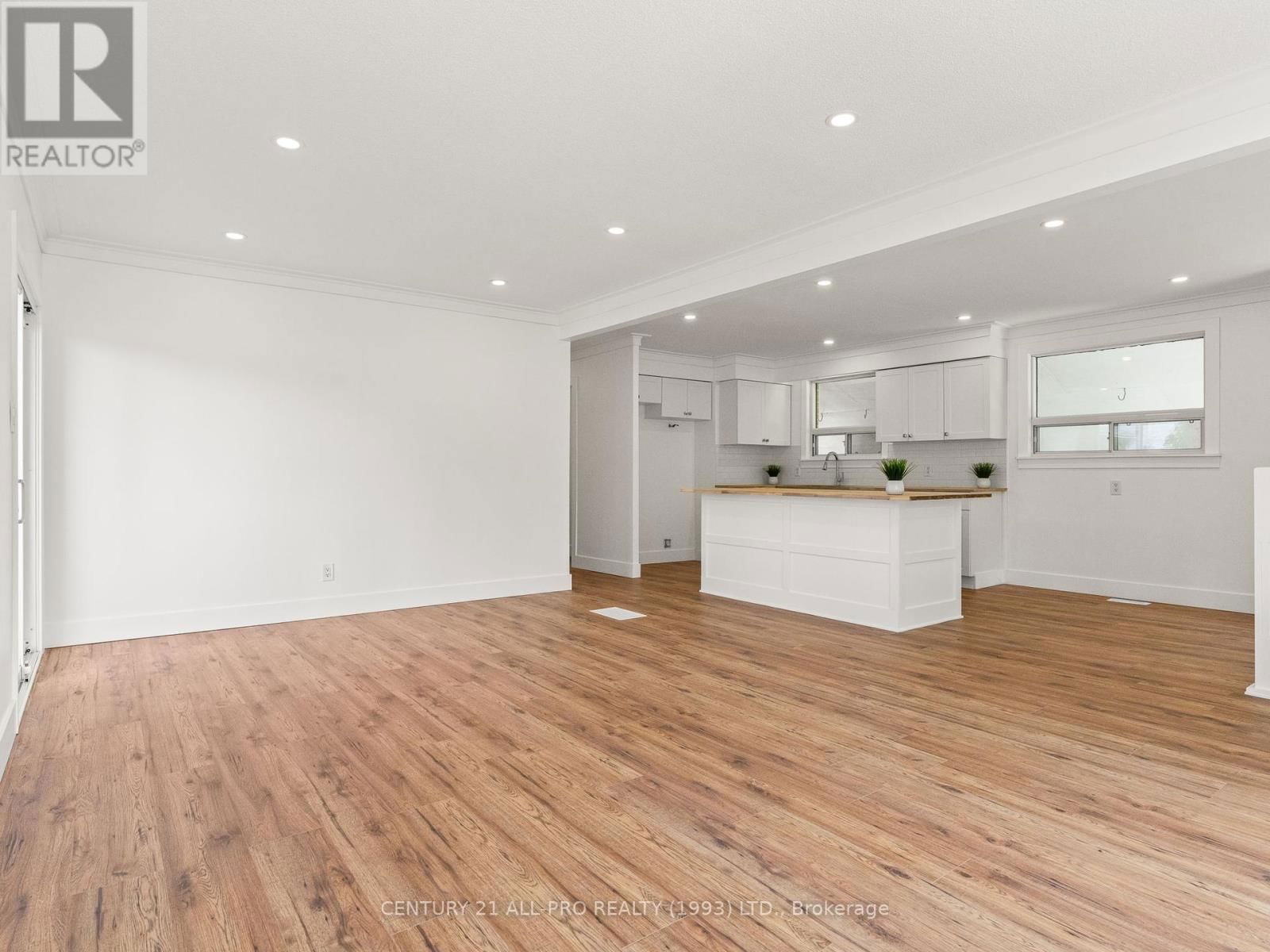 46 MEREDITH CRESCENT Image 17