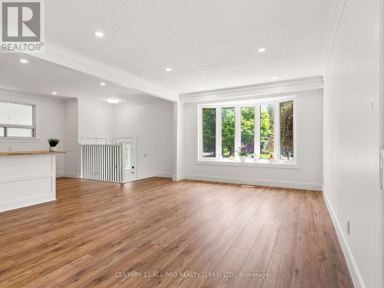 46 MEREDITH CRESCENT Image 18