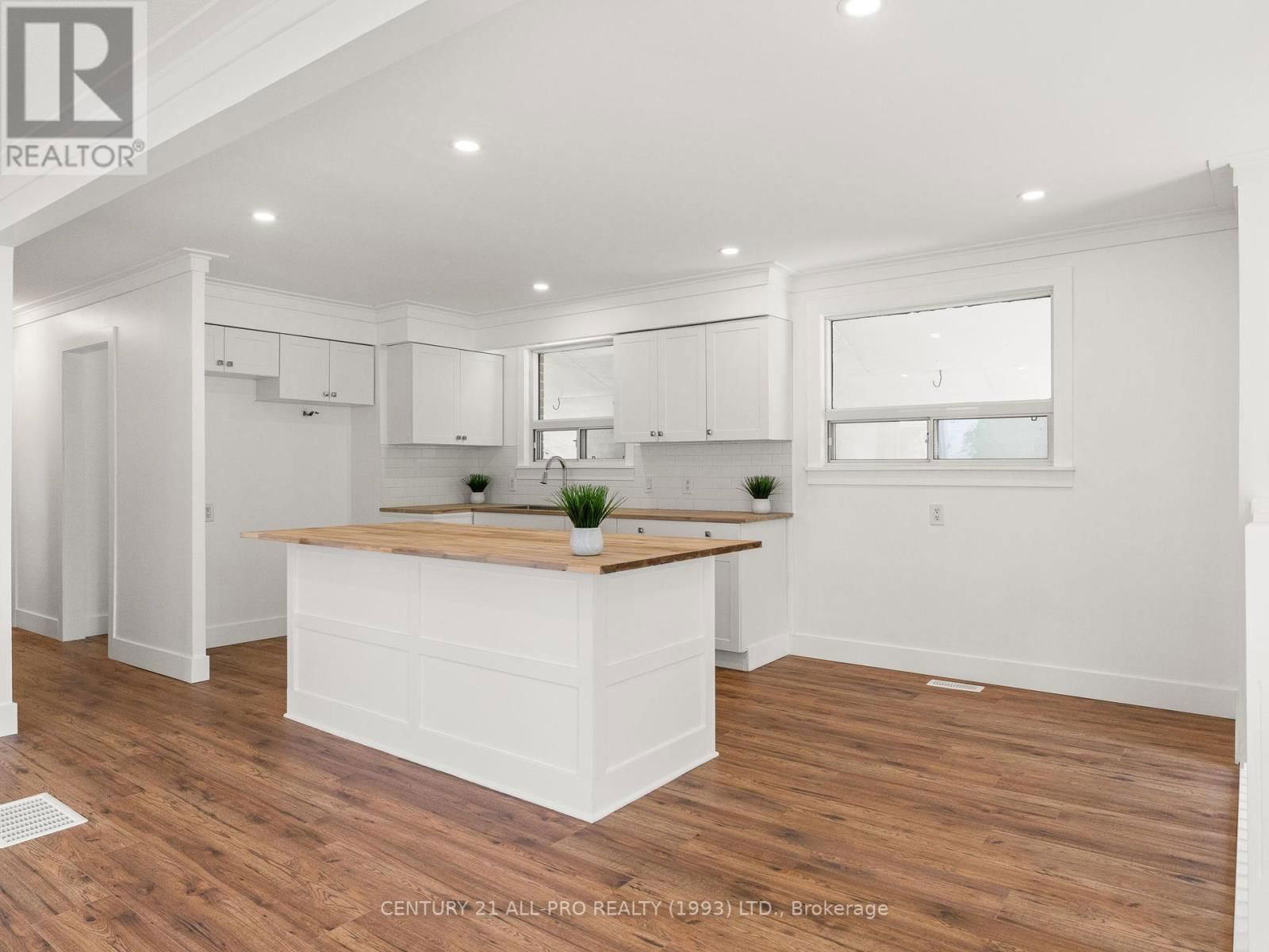46 MEREDITH CRESCENT Image 19
