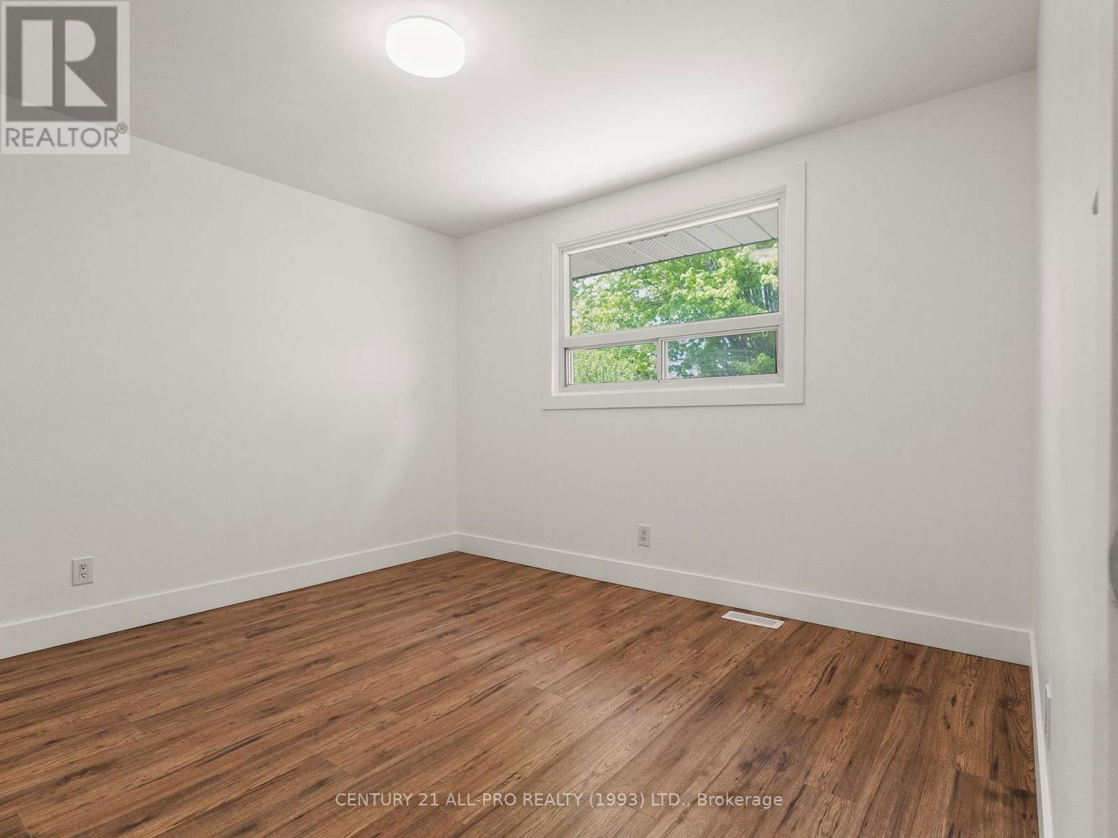 46 MEREDITH CRESCENT Image 23