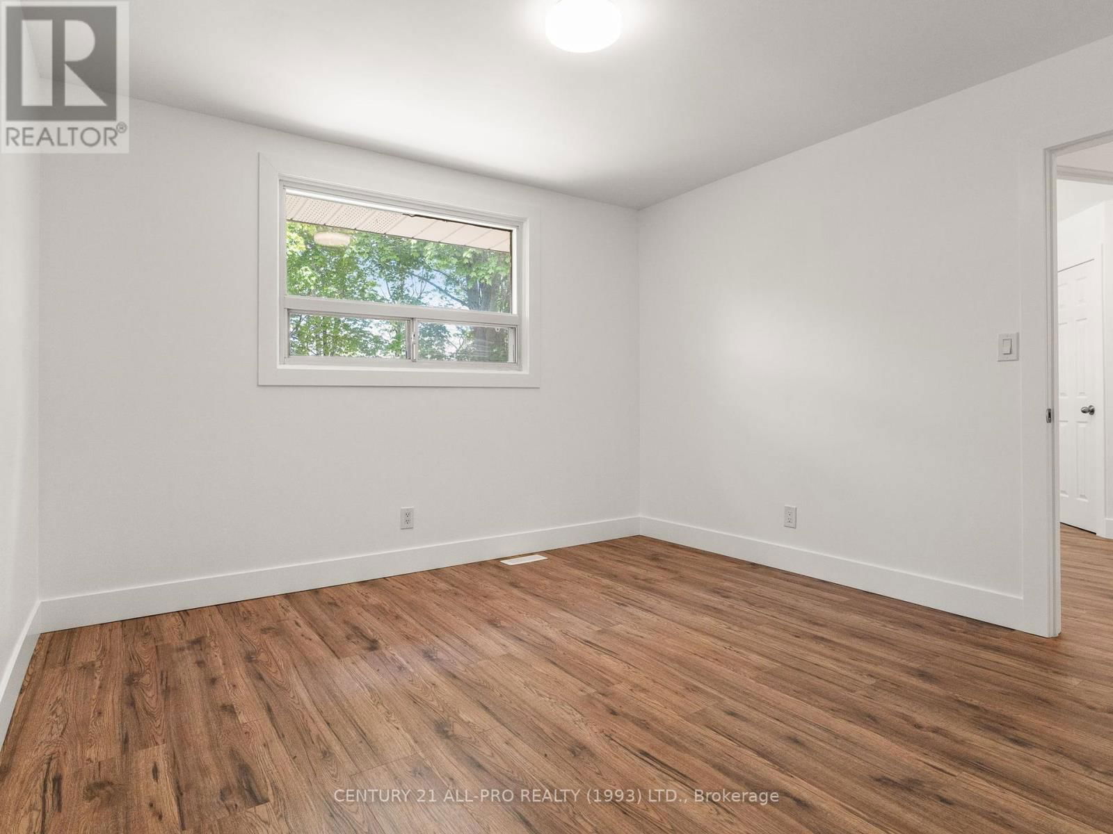 46 MEREDITH CRESCENT Image 25