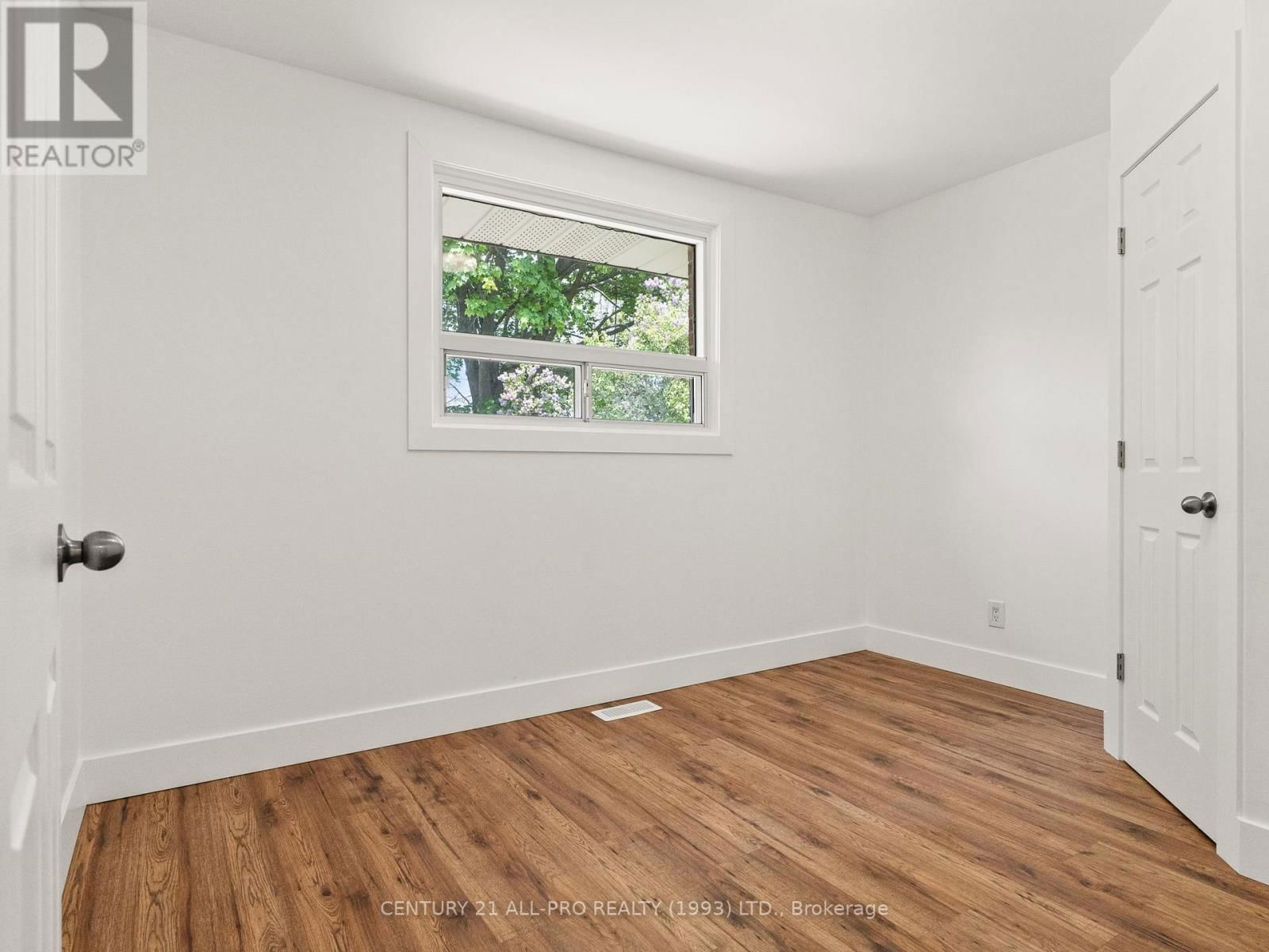 46 MEREDITH CRESCENT Image 27