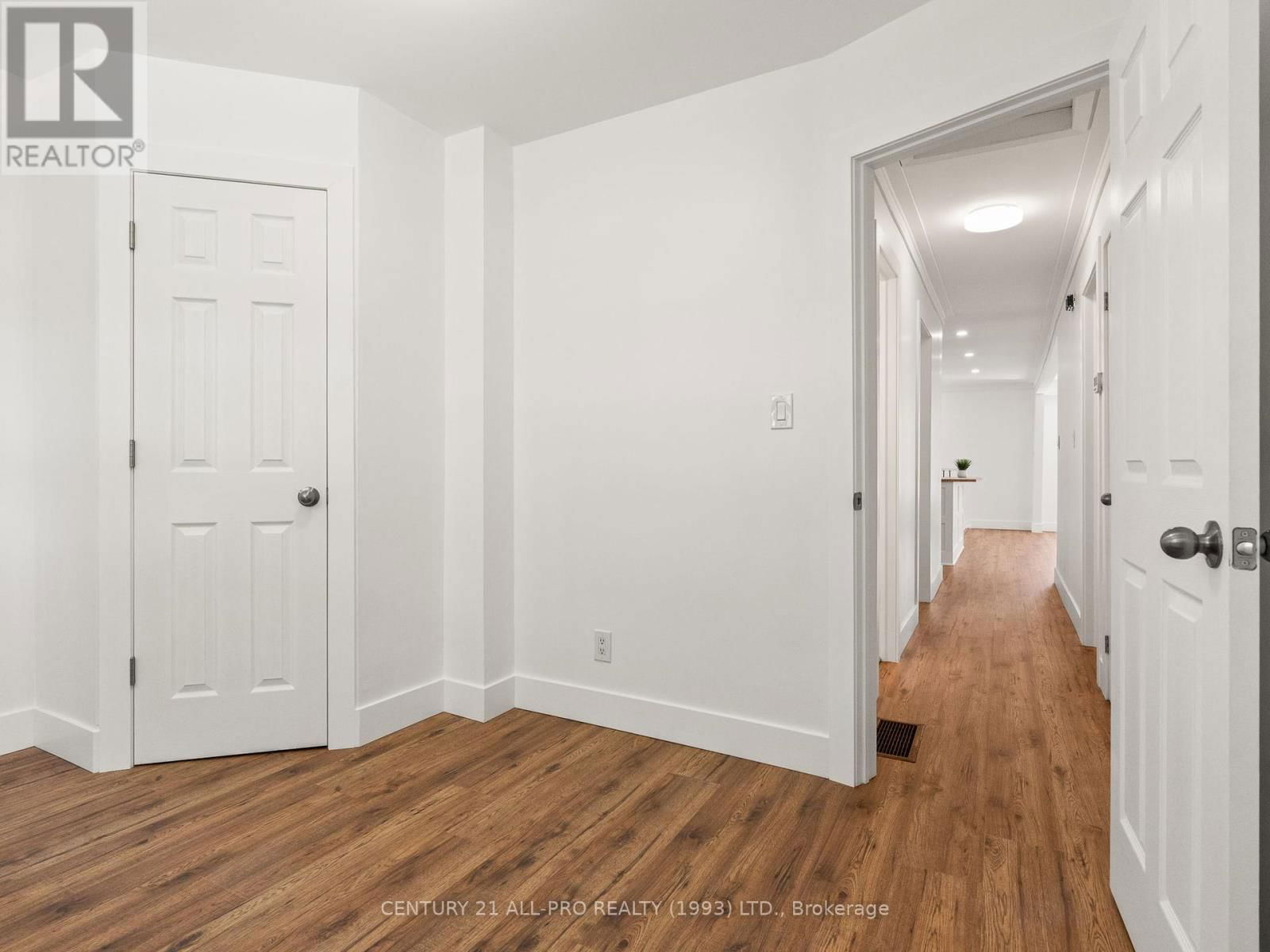 46 MEREDITH CRESCENT Image 30