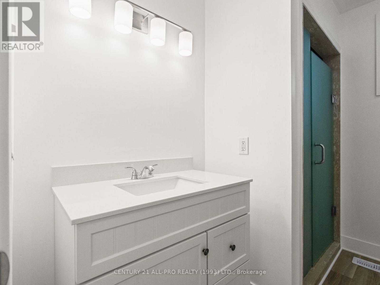 46 MEREDITH CRESCENT Image 31