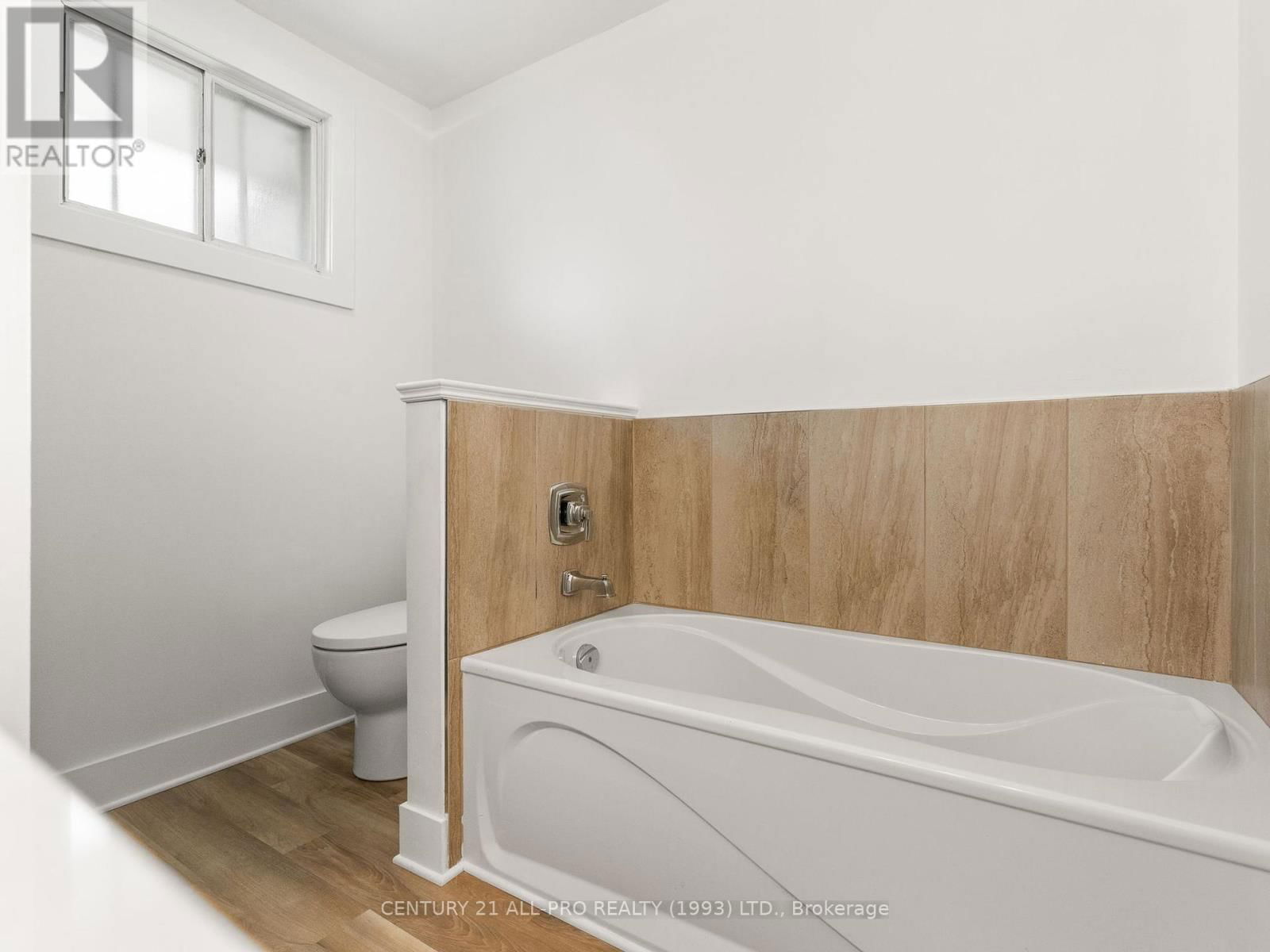46 MEREDITH CRESCENT Image 32
