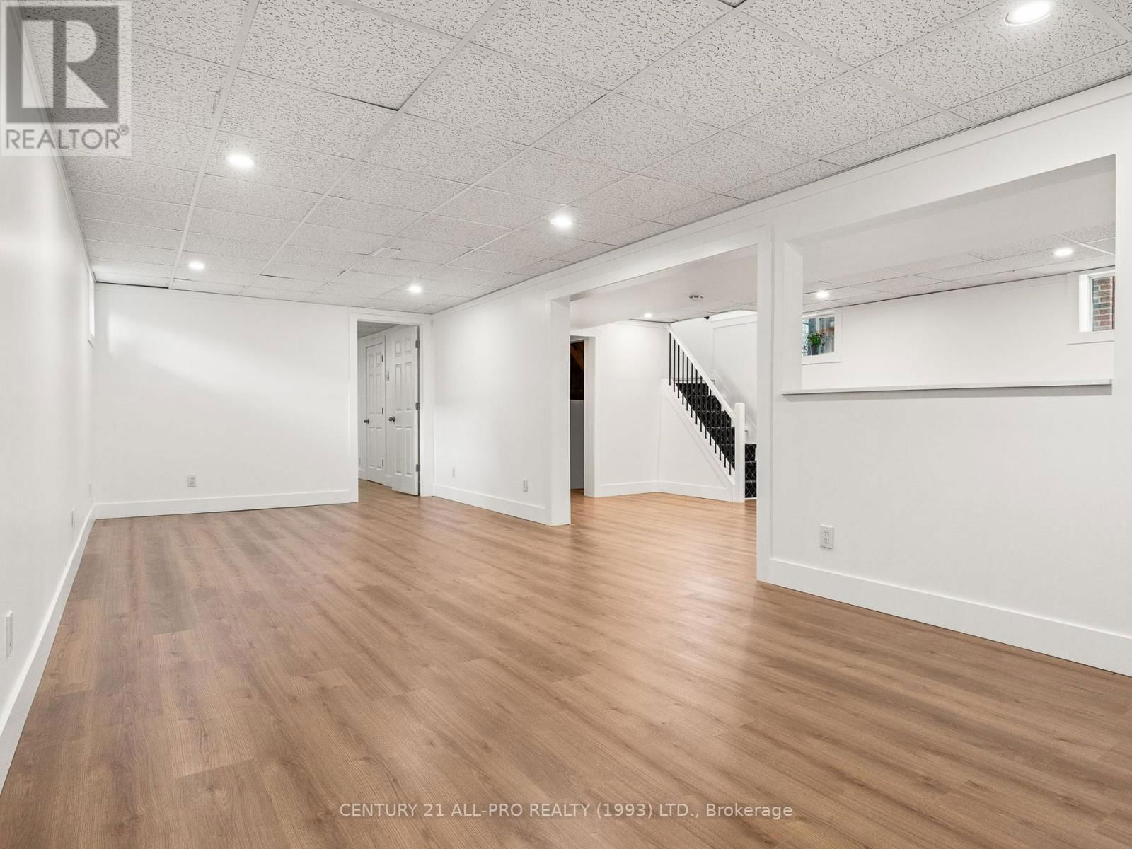 46 MEREDITH CRESCENT Image 36