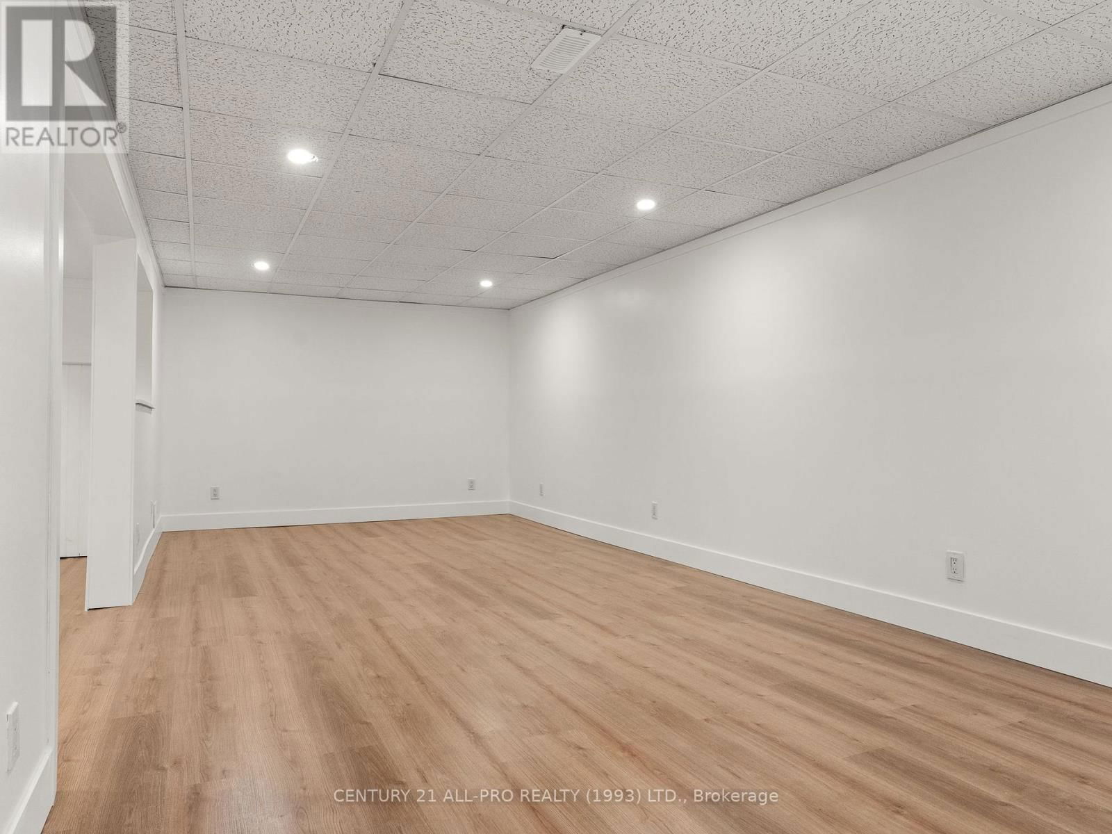 46 MEREDITH CRESCENT Image 37