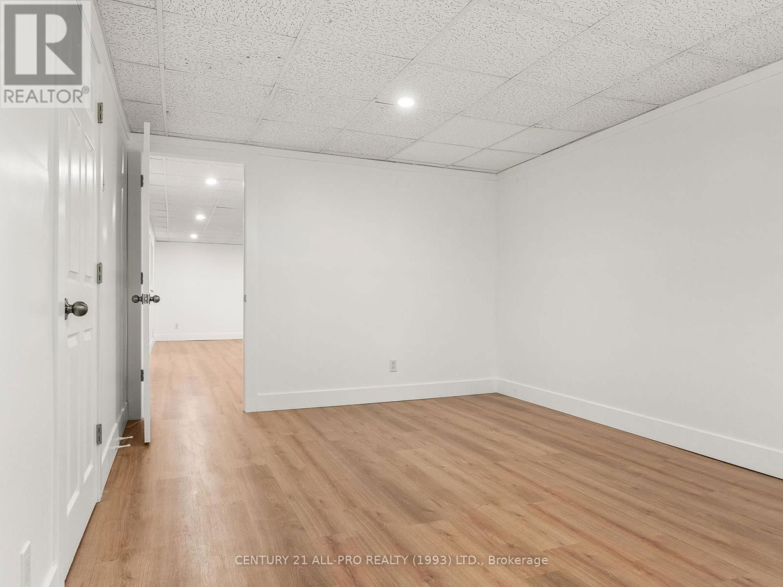 46 MEREDITH CRESCENT Image 38