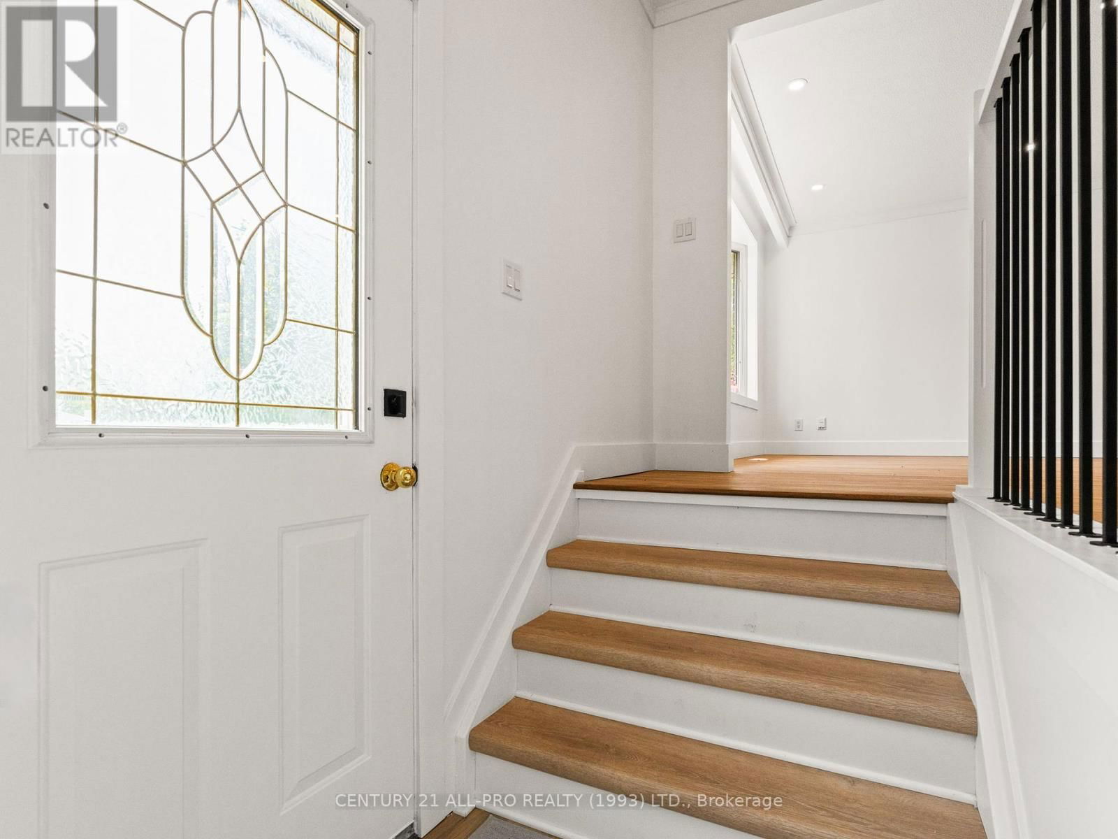 46 MEREDITH CRESCENT Image 9