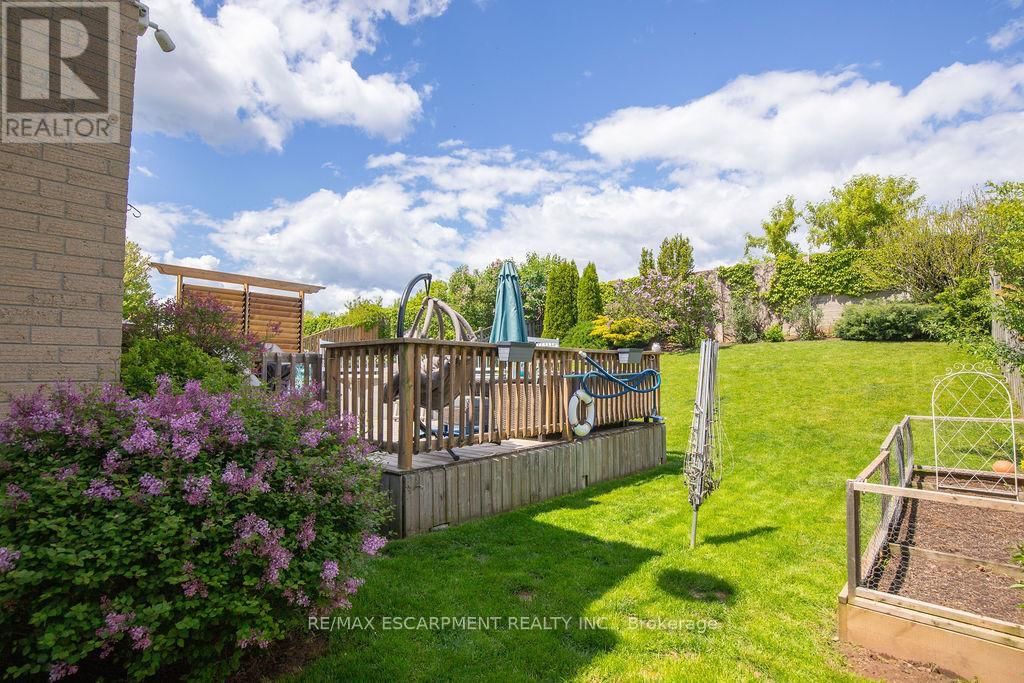54 MERRITT CRESCENT Image 10