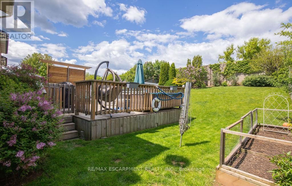 54 MERRITT CRESCENT Image 13