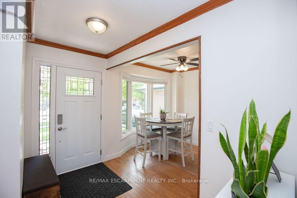 54 MERRITT CRESCENT Image 15