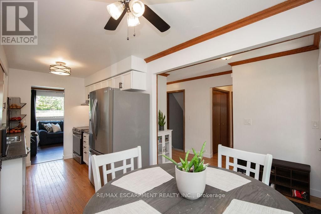54 MERRITT CRESCENT Image 17