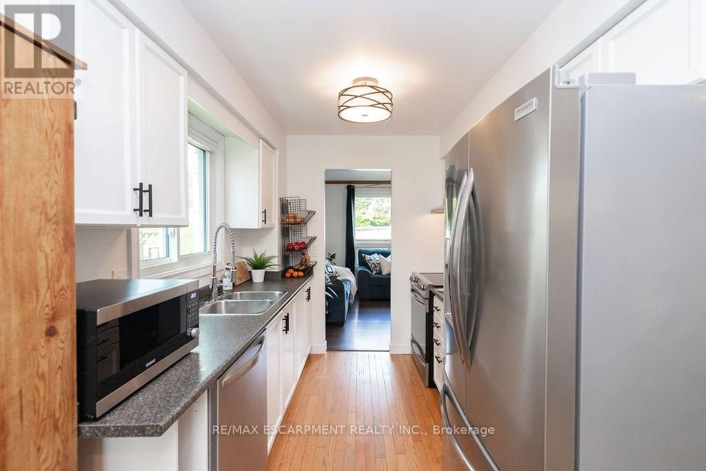 54 MERRITT CRESCENT Image 18
