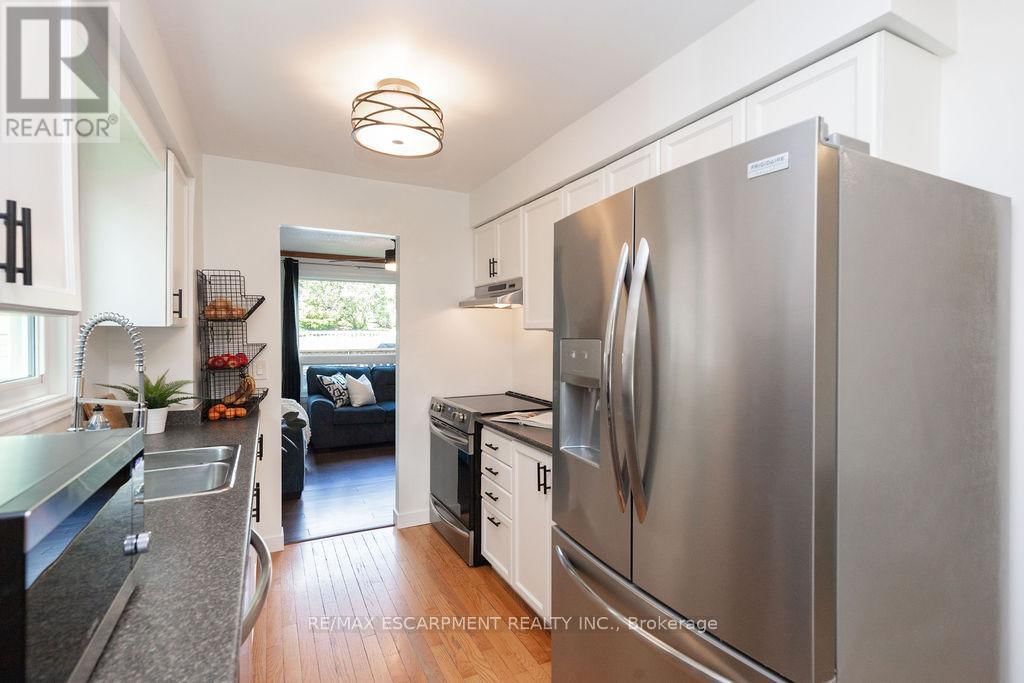 54 MERRITT CRESCENT Image 19