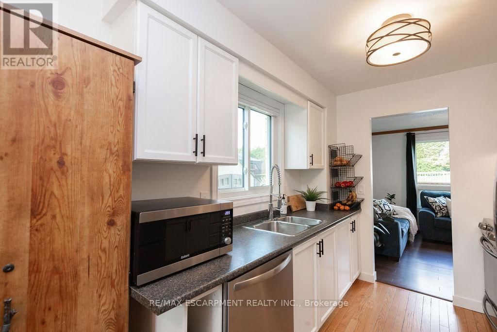 54 MERRITT CRESCENT Image 20