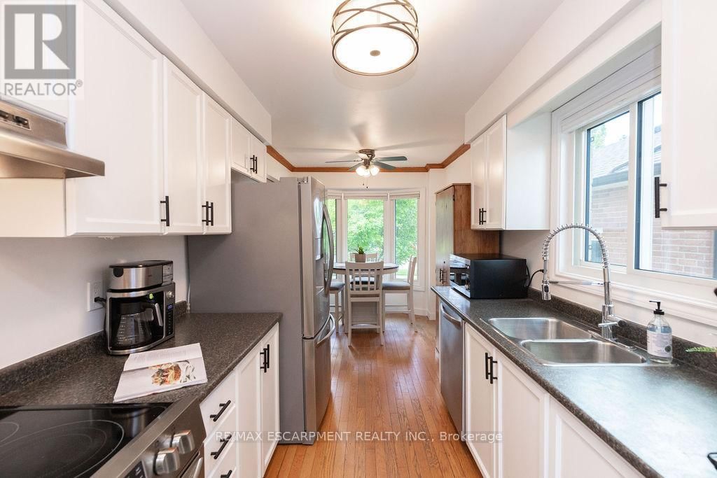 54 MERRITT CRESCENT Image 22