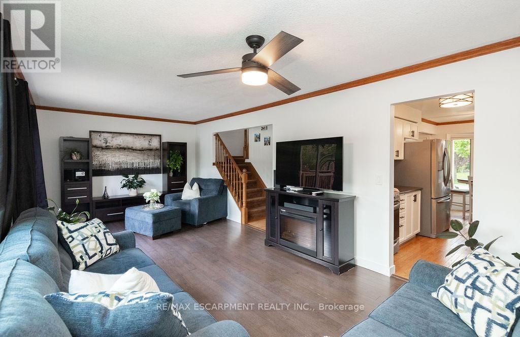 54 MERRITT CRESCENT Image 24