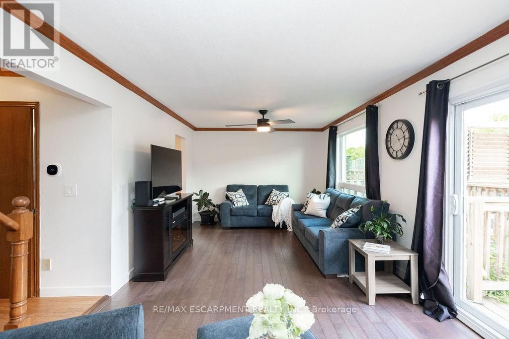 54 MERRITT CRESCENT Image 26
