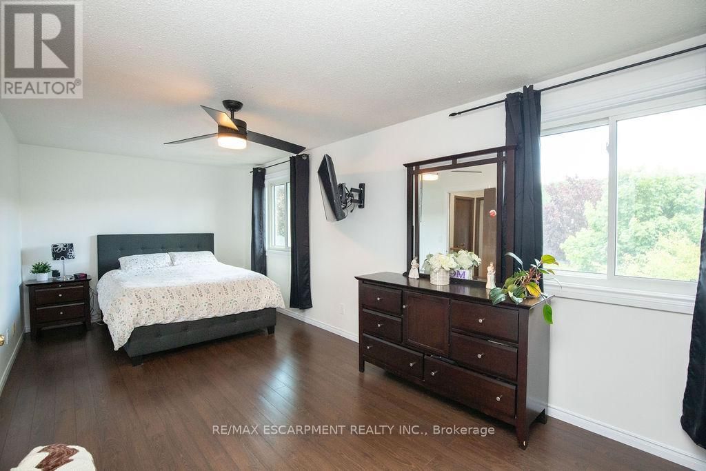 54 MERRITT CRESCENT Image 29
