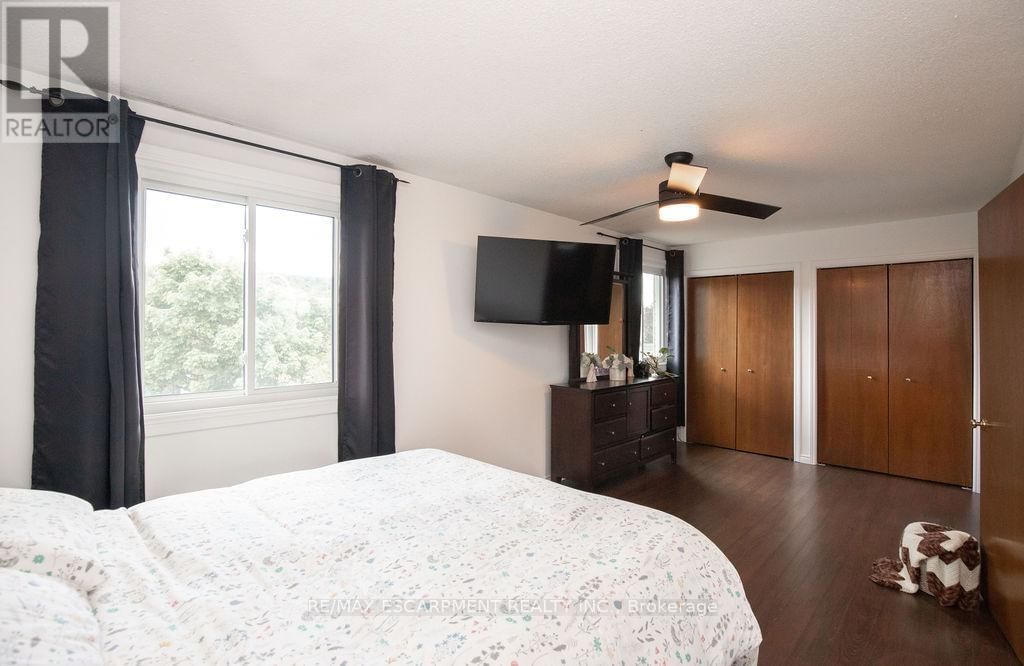 54 MERRITT CRESCENT Image 33