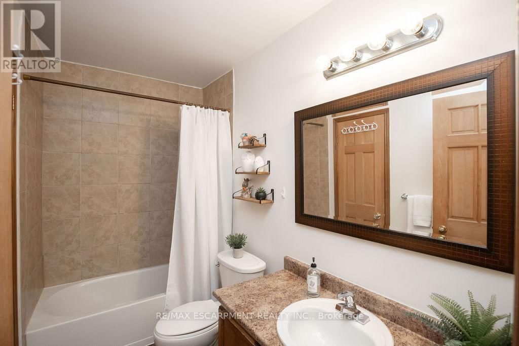 54 MERRITT CRESCENT Image 34