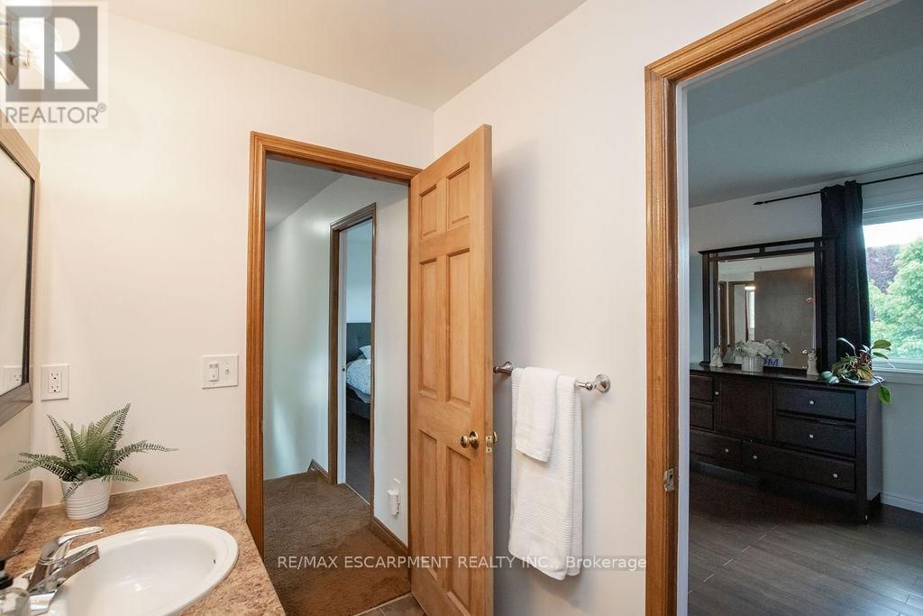 54 MERRITT CRESCENT Image 35