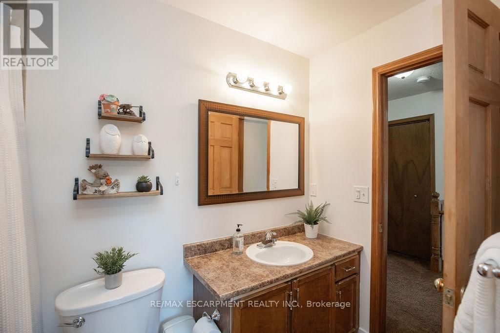 54 MERRITT CRESCENT Image 36