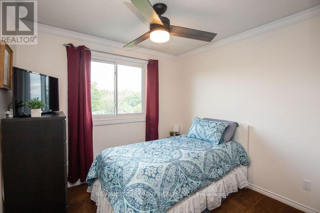 54 MERRITT CRESCENT Image 39